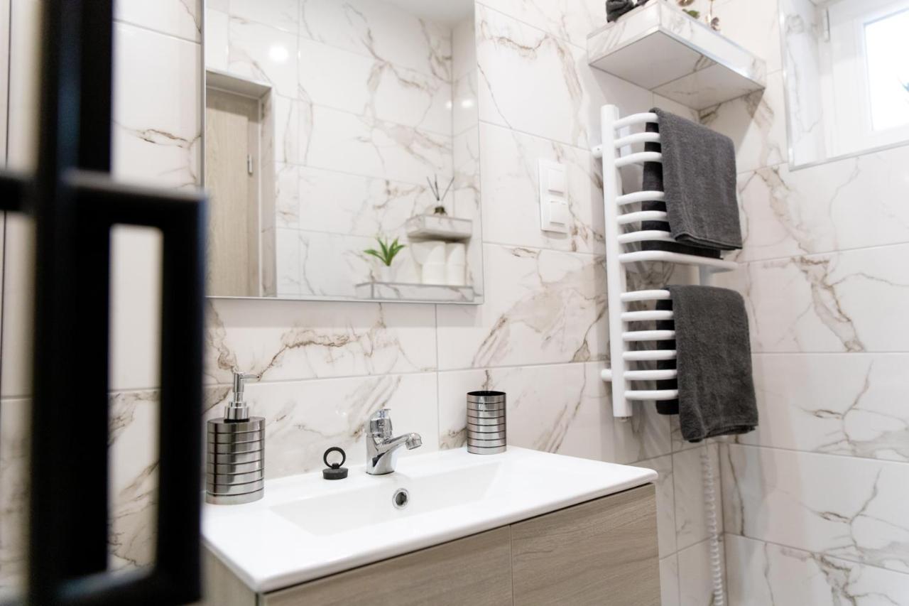 The Central Border Premium Apartment Štúrovo المظهر الخارجي الصورة